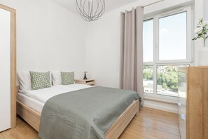 아파트, 침실 2개, 발코니 | 2 개의 침실, 책상, 노트북 작업 공간, 침대 시트