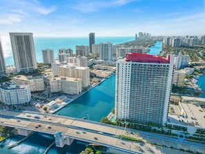 House - Spacious Studio Amazing Amenities Infinite View (Hallandale Beach)