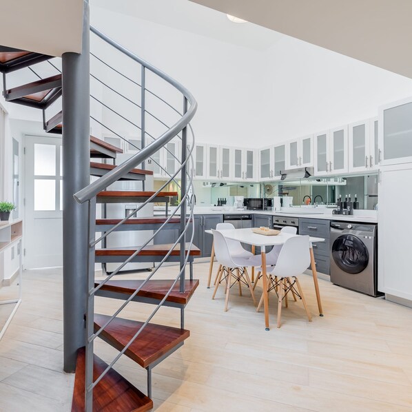 3 bedrooms, Internet - w Elegant 3BR With Modern Terrace in Panama (Panama City)