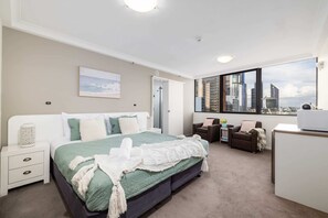 The King bed room - CITY River View,The best places to watch fireworks (Brisbane City)