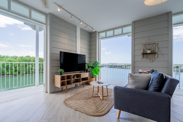 1 bedroom, Internet - w Fantastic 1BR w Modern Balcony in Panama (Panama City)