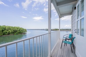 1 bedroom, Internet - w Fantastic 1BR w Modern Balcony in Panama (Panama City)