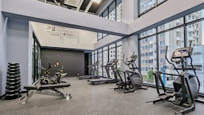 A modern gym with treadmills, elliptical machines, and weight stacks. - w Radiant 1BR w Modern Balcony in San Francisco (Panama City)