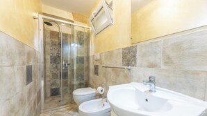 Shower, bidet, towels - Monolocale Borgo Antico In Gallipoli (Gallipoli)