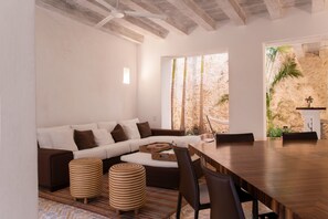 3 habitaciones, escritorio y acceso a internet 