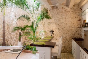 3 habitaciones, escritorio y acceso a internet 