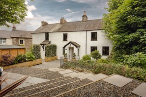 3 bedrooms, Internet - The Coronation Family Cottage - Hot Tub (Grange-over-Sands)