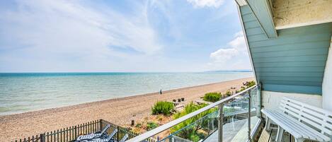 House | 4 bedrooms, desk, iron/ironing board, Internet