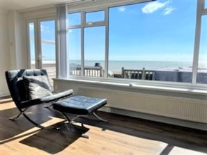 4 bedrooms, iron/ironing board, Internet - Exquisite Beachfront Residence With Luxurious Interiors The Cozy Clam Pevensey Bay (Pevensey)