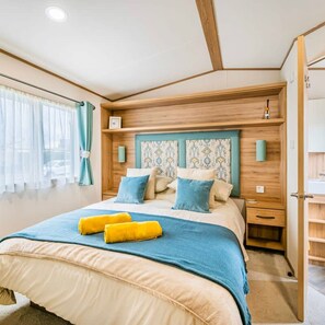 2 bedrooms, iron/ironing board, Internet