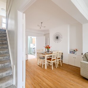 Ferienhaus | 4 Schlafzimmer, Bügeleisen/Bügelbrett, Internetzugang