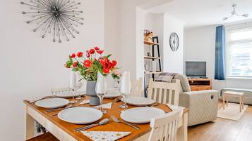 House | 4 bedrooms, iron/ironing board, Internet