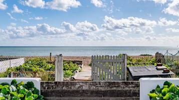 Studio | 3 bedrooms, iron/ironing board, Internet