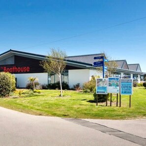 2 bedrooms, iron/ironing board, Internet - 74 Bayside Cove Pevensey Bay Holiday Park (Pevensey)