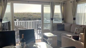 House | 2 bedrooms, iron/ironing board, Internet