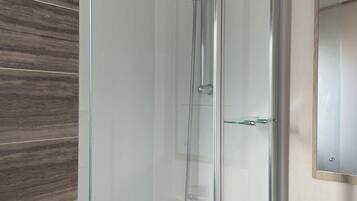 House | 2 bedrooms, iron/ironing board, Internet
