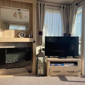 2 bedrooms, iron/ironing board, Internet - 74 Bayside Cove Pevensey Bay Holiday Park (Pevensey)