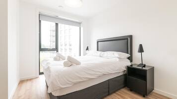 Apartment | 2 bilik tidur, meja