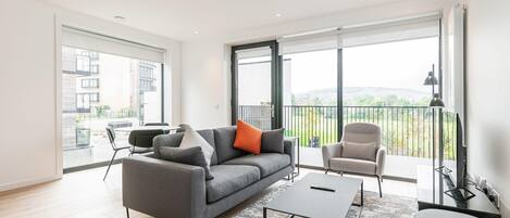 Căn hộ | 2 phòng ngủ, bàn