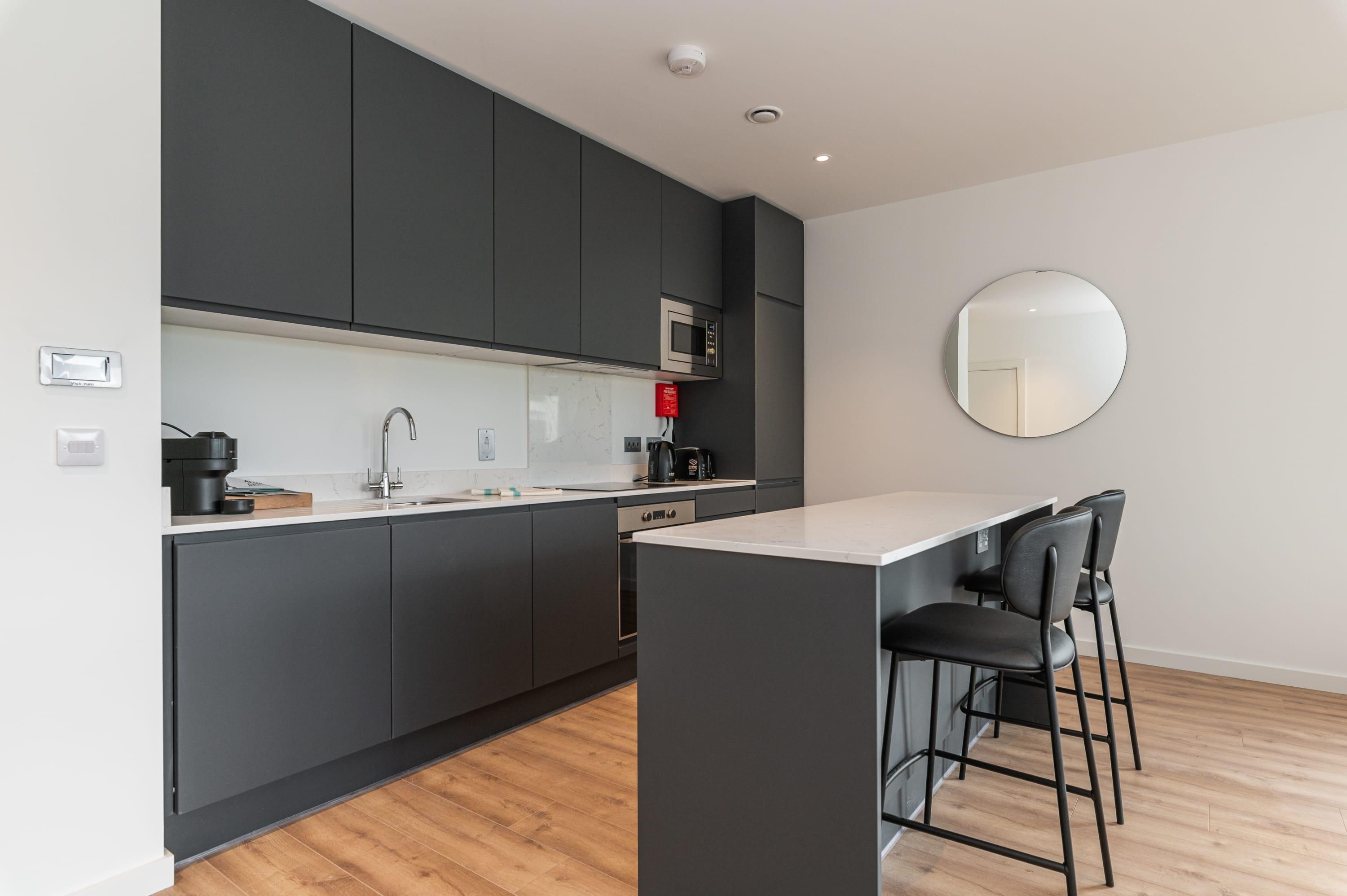 2 عدّة غرف نوم ومكتب