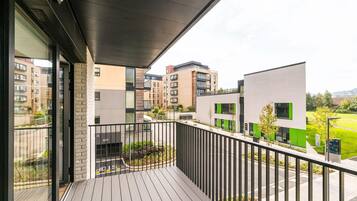 Căn hộ | 2 phòng ngủ, bàn