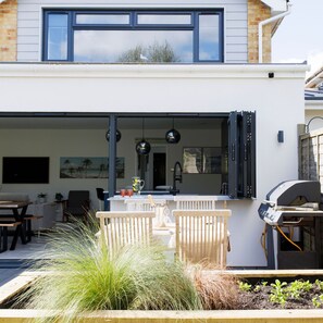 House - Renovated Home for 8 Canal Walk to Chichester (Chichester)