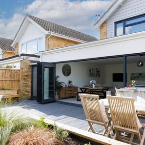 House | 3 bedrooms, desk, iron/ironing board, Internet - Renovated Home for 8 Canal Walk to Chichester (Chichester)