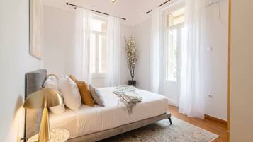 4 bedrooms, desk, iron/ironing board, WiFi