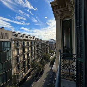 Apartment | 3 bedrooms, Internet - Upper Diagonal 3BR Luxury Unit in Diagonal Ave (Barcelona)