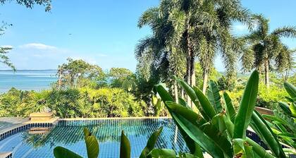 Ocean Front Villa with Stunning views and own private beach,relax, BBQ