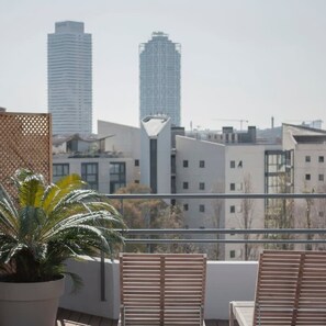 Room - Bright Oasis 1 BD Apartment in Poble Nou (Barcelona)