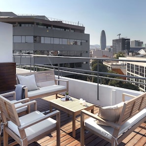 Room - Bright Oasis 1 BD Apartment in Poble Nou (Barcelona)