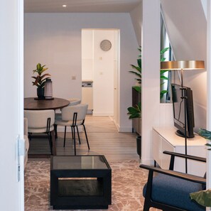 Apartment | 2 bedrooms - Copernic Brick Luminous 2BR Apartment in Paris (Paris)