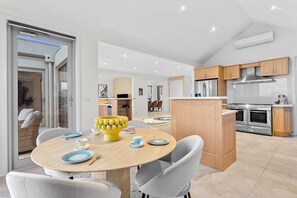 House | 4 bedrooms, Internet