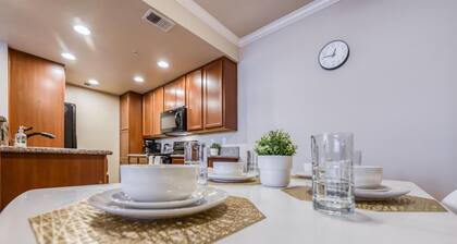 2BR Getaway Pool Gym Basketball Court Theater Access