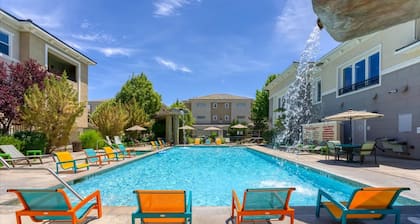 2BR Getaway Pool Gym Basketball Court Theater Access