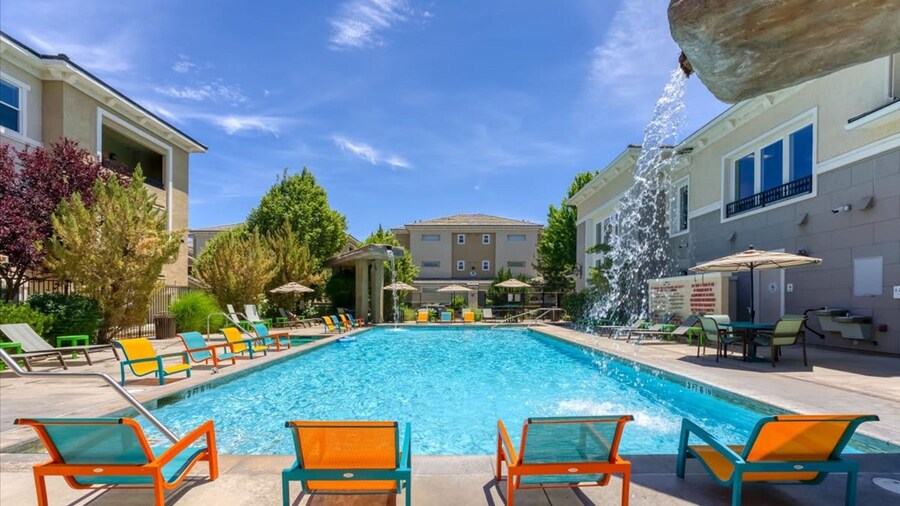 2 ベッドルーム ゲッタウェイ プール ジム バスケットボール コート シアター アクセス