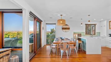 House | 4 bedrooms, Internet
