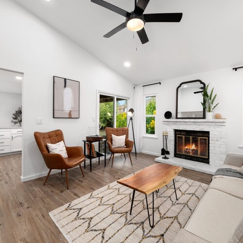 Sacramento Gem w Cozy Wood Fireplace BBQ Grill