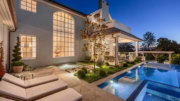 House | 5 bedrooms, Internet