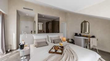 Hypo-allergenic bedding, minibar, in-room safe, desk