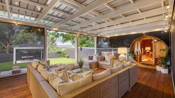 House | 6 bedrooms, Internet