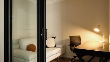 Apartment | 3 bedrooms, desk, Internet