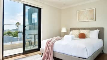 Apartment | 3 bedrooms, desk, Internet