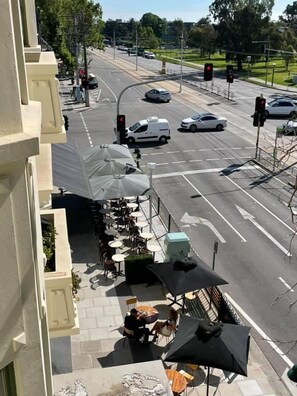 Apartment | 1 bedroom, Internet - Spacious St Kilda Escape - Parking and City Views (St Kilda)