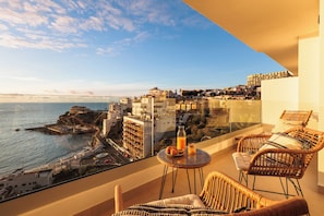 5. One-bedroom Luxury Apartment with balcony and veranda. Oceanview. | Vue depuis le balcon
