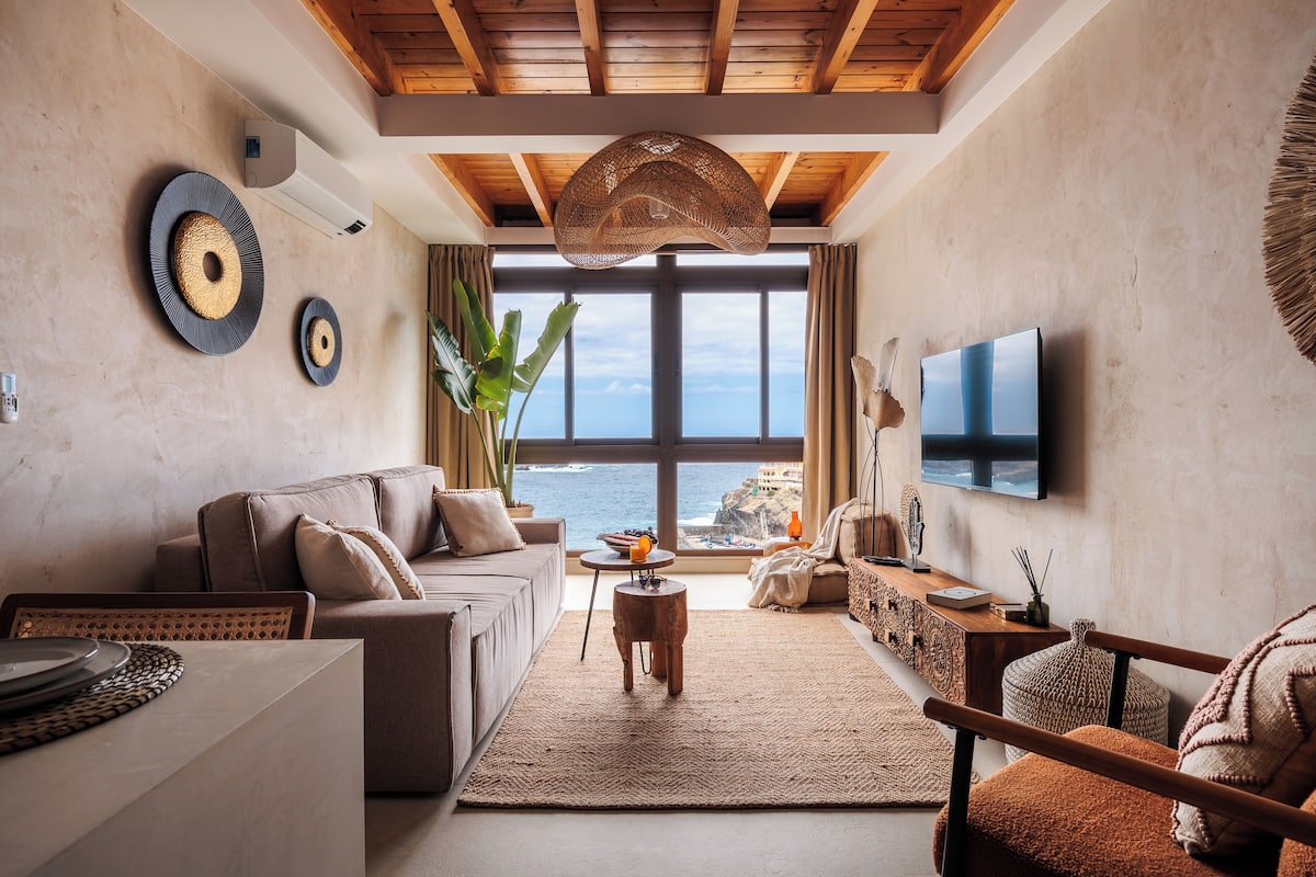 2. Two-storey Deluxe Apartment with stunning rooftop terrace. Oceanview. | Soggiorno