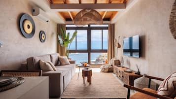 2. Two-storey Deluxe Apartment with stunning rooftop terrace. Oceanview. | Vardagsrum