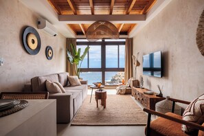 2. Two-storey Deluxe Apartment with stunning rooftop terrace. Oceanview. | Stue