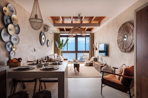 2. Two-storey Deluxe Apartment with stunning rooftop terrace. Oceanview. | Vardagsrum